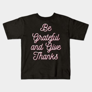 Be grateful and give thanks Kids T-Shirt